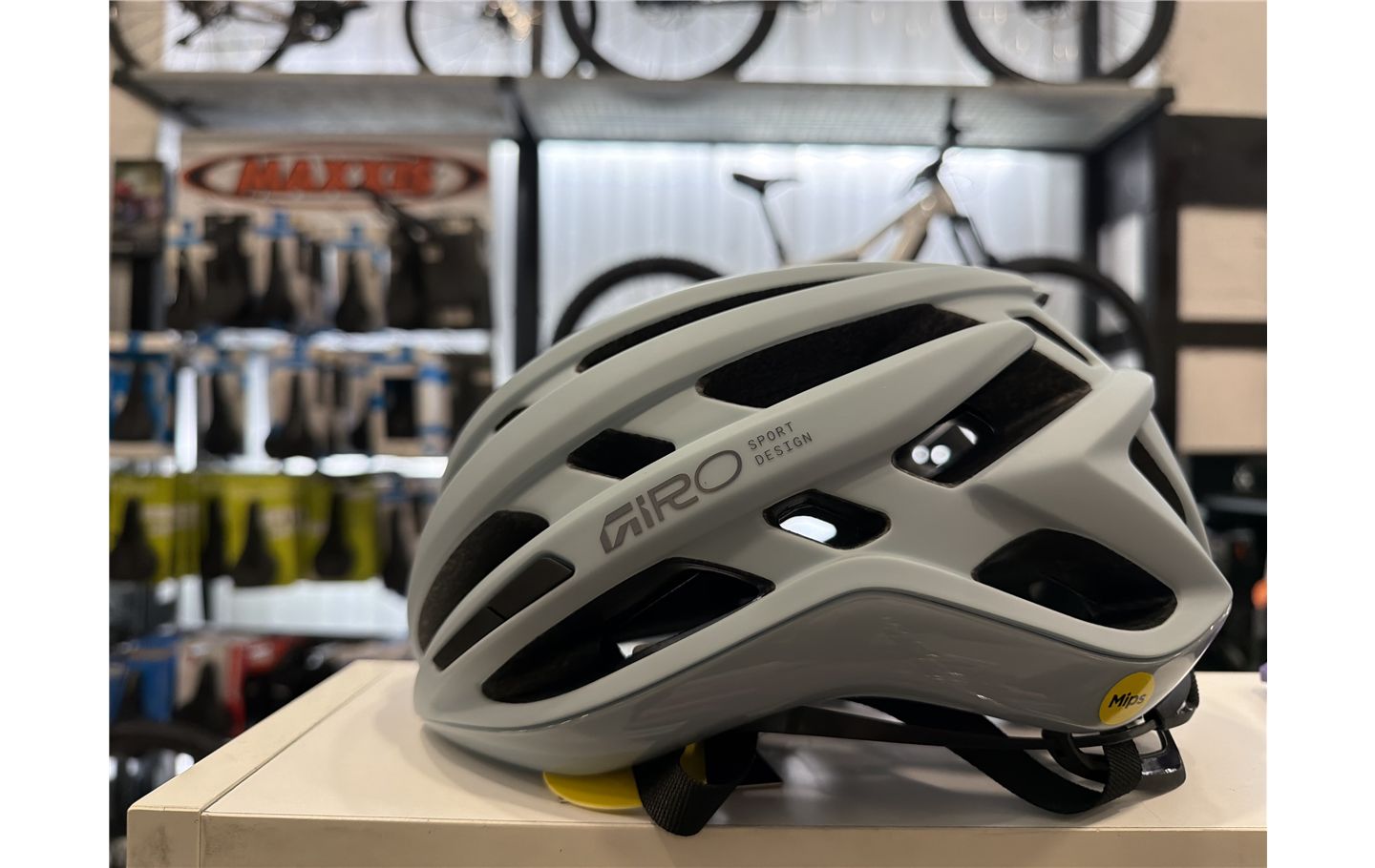 CASCO GIRO AGILIS MIPS AZUL CIELO T-M