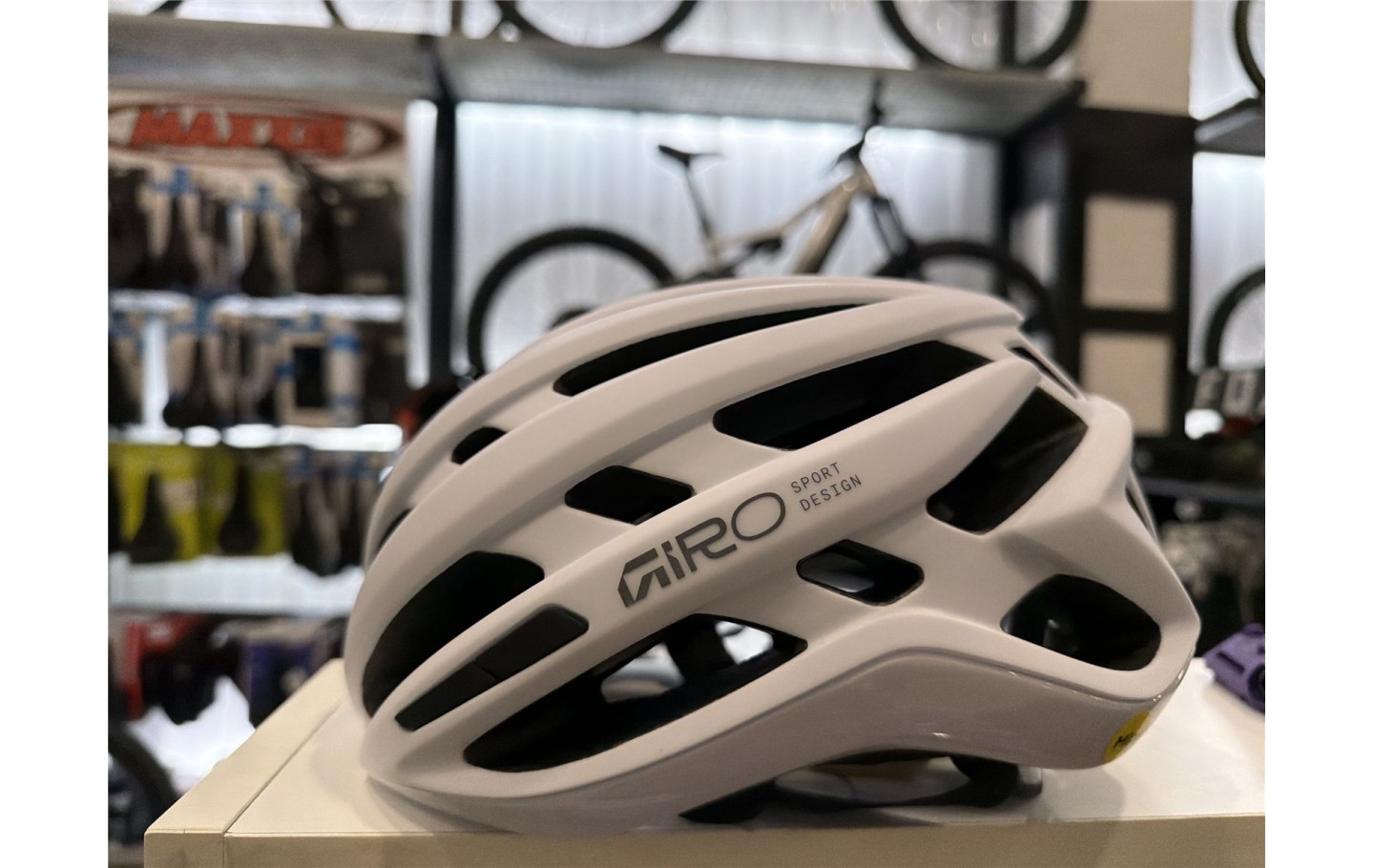 CASCO GIRO AGILIS MIPS BLANCO